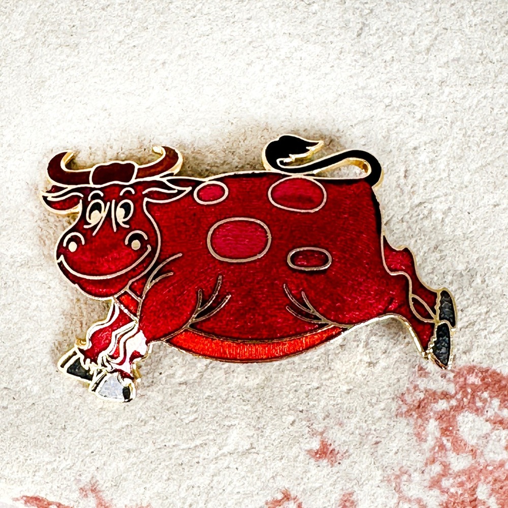 Modern Unsigned Red Enamel Cartoon Cow‎ Brooch Gold Tone Accents Pin Farm